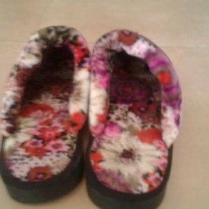Vera Bradley Shoes - Vera Bradley House Shoes/Slippers NWOT Vera Bradley Shoes - Vera Bradley House Shoes/Slippers NWOT